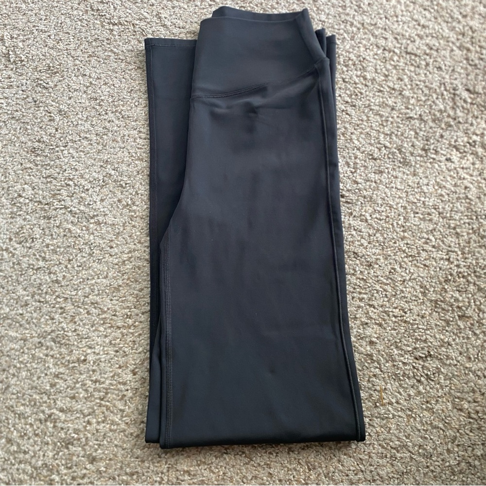 Vuori chilled out bootcut legging
